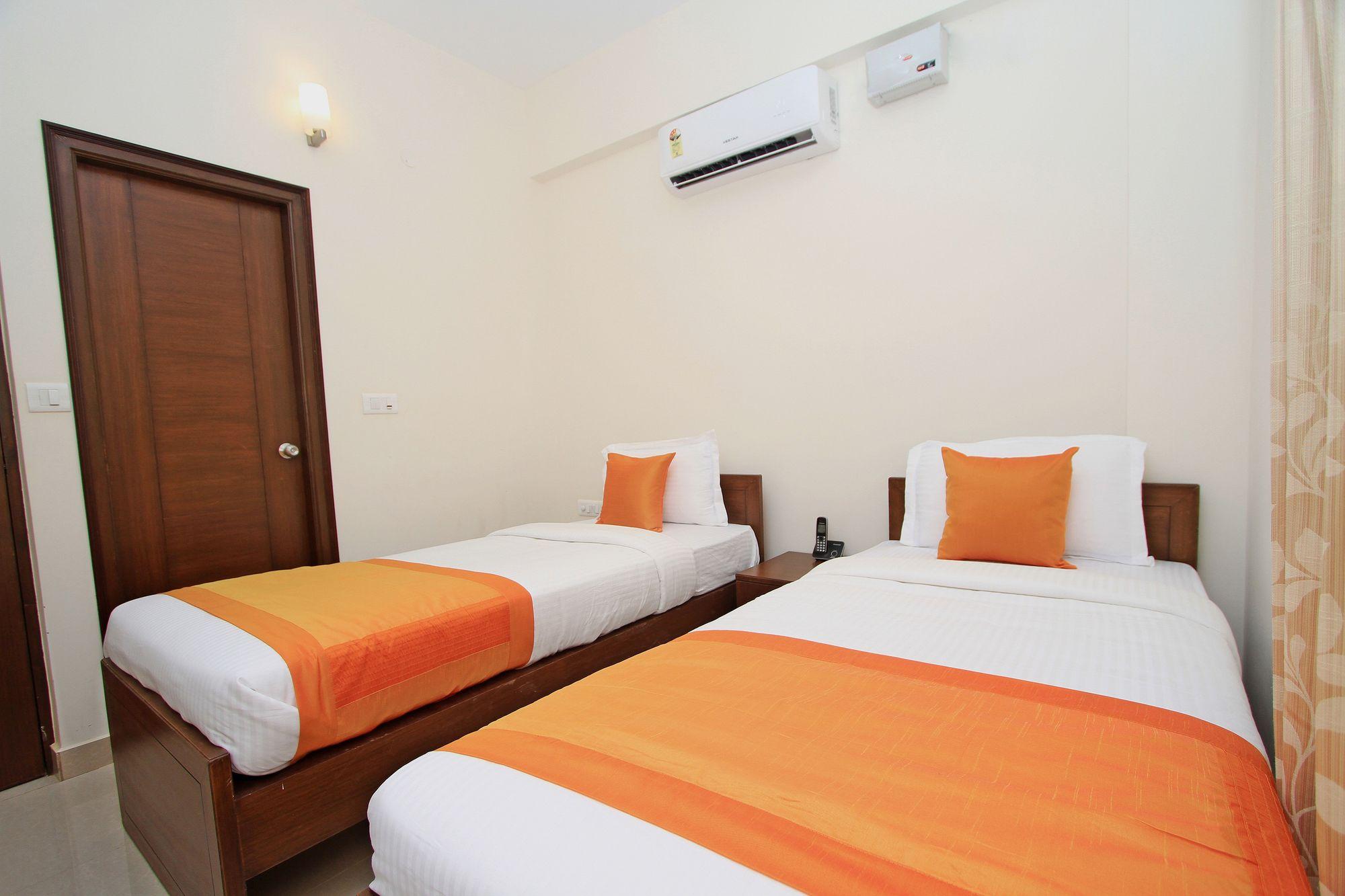 Oyo 4797 Lulu Hospitality Hotel Yelahanka Eksteriør billede