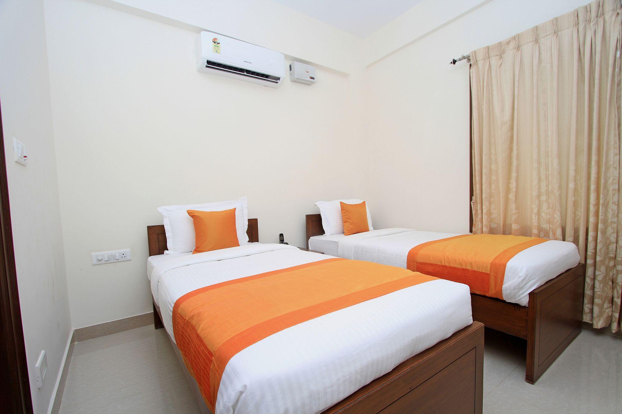 Oyo 4797 Lulu Hospitality Hotel Yelahanka Eksteriør billede