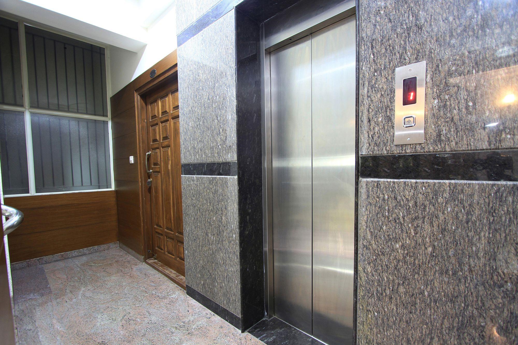Oyo 4797 Lulu Hospitality Hotel Yelahanka Eksteriør billede