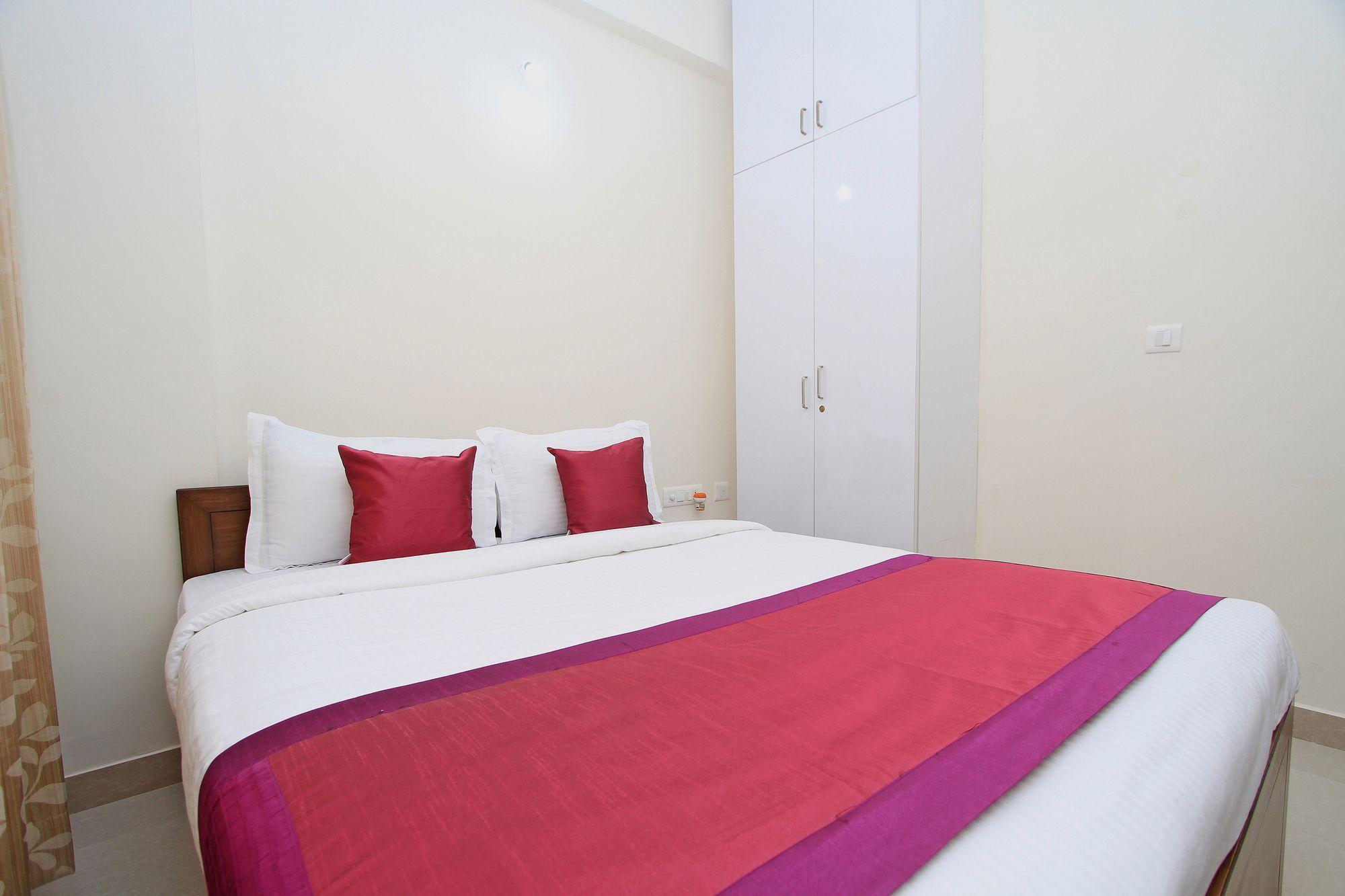 Oyo 4797 Lulu Hospitality Hotel Yelahanka Eksteriør billede