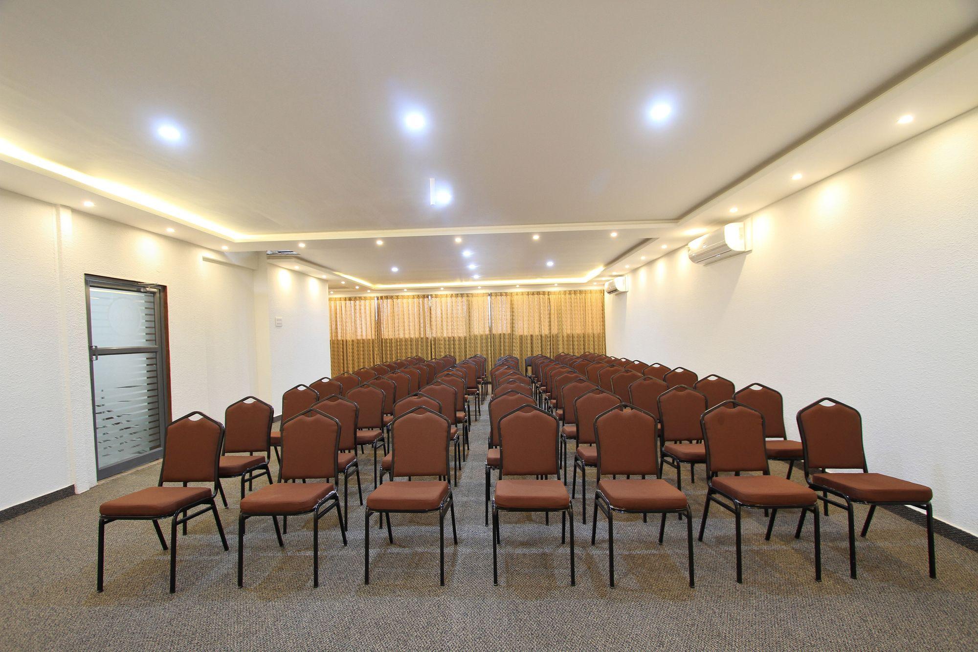 Oyo 4797 Lulu Hospitality Hotel Yelahanka Eksteriør billede